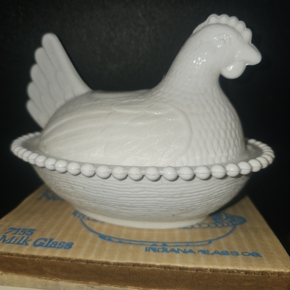 Indiana Glass White Milk Glass Hen on a Nest Covered Dish W/ Box - Picture 5 of 6